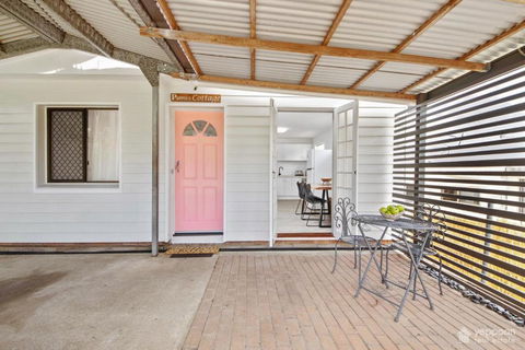 Poppies Cottage - Cooee Bay Beachside Retreat - Dalby Accommodation 3