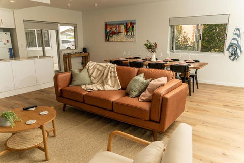 Port Vincent Seaside Apartments - Apartment 2 - Dalby Accommodation 2