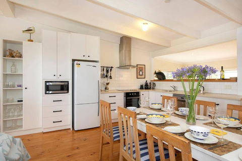 PORT WILLUNGA DREAMING A Beach Front Experience - Dalby Accommodation 3