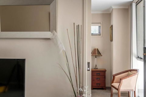 Quiet Apartment In Braddon ACT - Dalby Accommodation 1