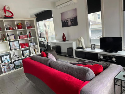 Radiance - Chic Fitzroy Street Apartment - Dalby Accommodation 0