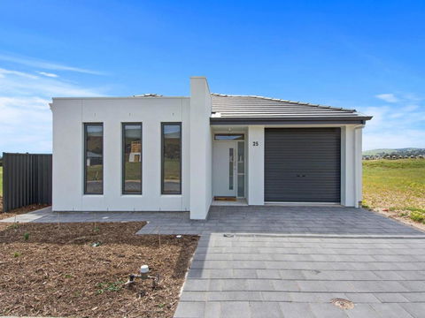 Putters Paradise 25-30 Troon Drive - Dalby Accommodation 0