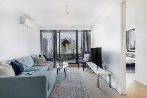 Premium Albert Park Grand Prix Apartment By Ready Set Host - Dalby Accommodation 0