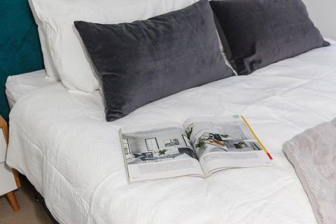 Premium Albert Park Grand Prix Apartment By Ready Set Host - Dalby Accommodation 1