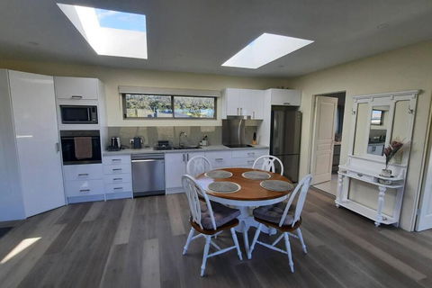 Private Getaway Close To Clifton Beach - Dalby Accommodation 2
