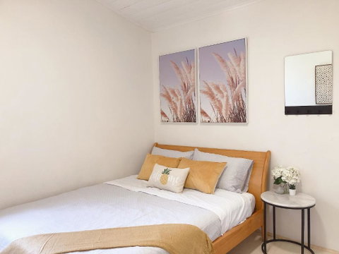 Quaint Double Or Queen Room - Mins To Stations&UNSW - Shared Bathroom - Dalby Accommodation 0