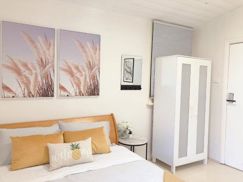 Quaint Double Or Queen Room - Mins To Stations&UNSW - Shared Bathroom - Dalby Accommodation 1