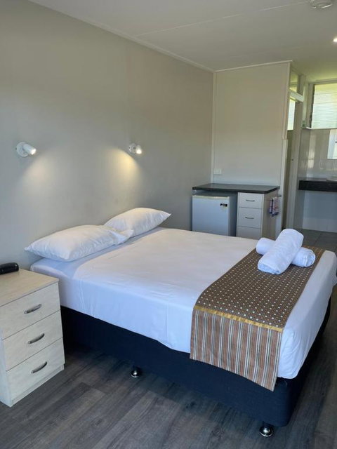 Queens Beach Hotel - Dalby Accommodation 3