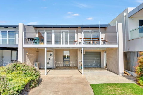 Queensland South - Aldinga Beach - C21 SouthCoast Holidays - Dalby Accommodation 1