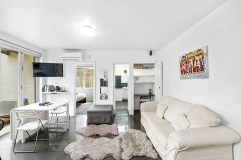 Quiet And Peaceful Beachside 1BR Retreat W Parking - Dalby Accommodation 0