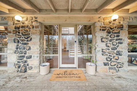 Quigtoo Cottage - Beautiful 4BR Stone Cottage L WiFi L Bath L Garden - Dalby Accommodation 1