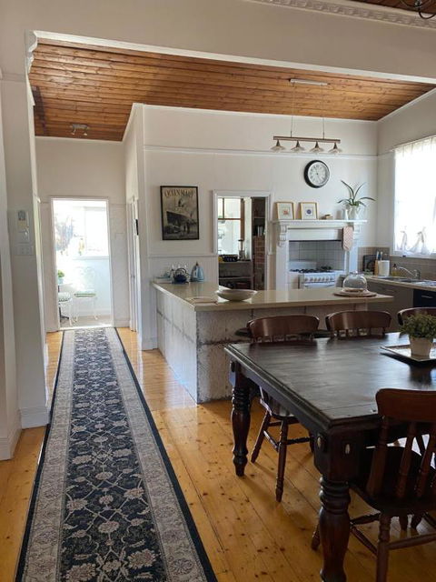 R&R Blue Diamond Luxury Cottage Maryborough, Vic - Dalby Accommodation 3