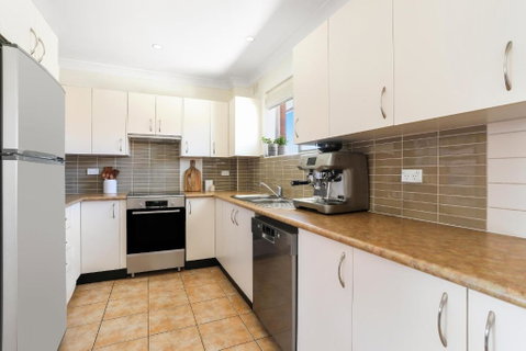 Randwick L 3 Bedroom Apartment + Parking - Dalby Accommodation 3