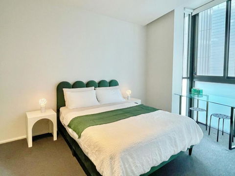 RARE Luxury Waterfront Living - Dalby Accommodation 2