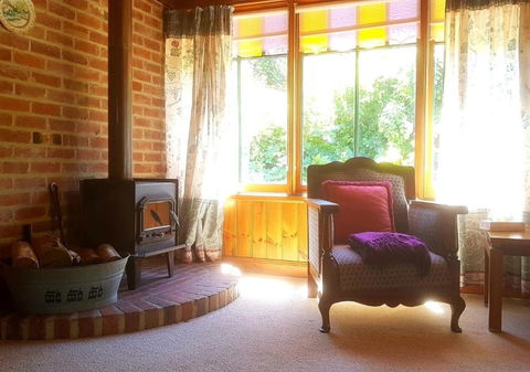 Red Brier Cottage Accommodation - Dalby Accommodation 0