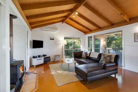 Ravensbourne Escape - Windsong - Dalby Accommodation 1