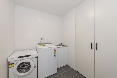 Astra Apartments Newcastle (Broadmeadow) - Dalby Accommodation 3
