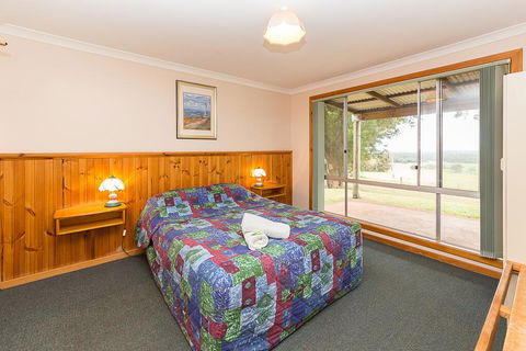 Augusta Sheoak Chalets - Dalby Accommodation 1