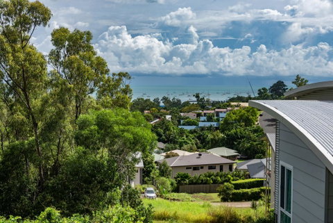 Austinmer - Cannonvale - Dalby Accommodation 2