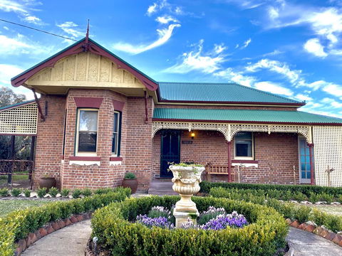 Avoca House - Circa 1900 Gorgeous Federation Home - Dalby Accommodation 1