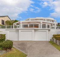 Azur 1 - South One Mile Beach - Dalby Accommodation