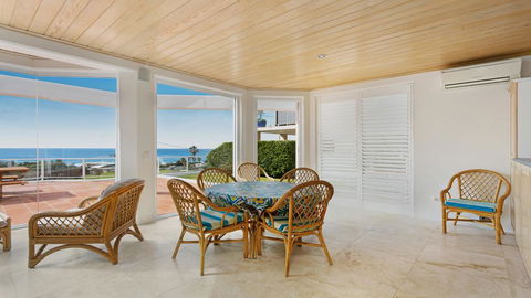 Azur 1 - South One Mile Beach - Dalby Accommodation 3