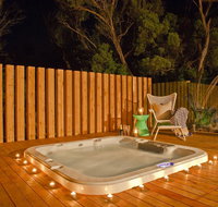 Azure Beach Retreat - Spa Luxury - Dalby Accommodation