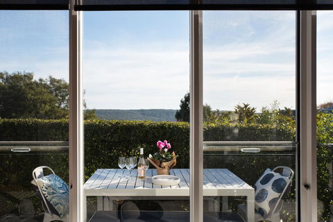 Azure Daylesford - Dalby Accommodation 1