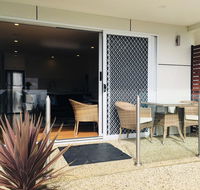 Balmoral Apartment Binalong Bay - Dalby Accommodation