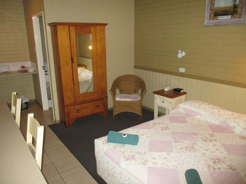 Barcaldine Country Motor Inn - Dalby Accommodation 1