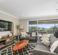 Barefoot Top Floor 32 Skyline Crescent Crescent Head - Dalby Accommodation