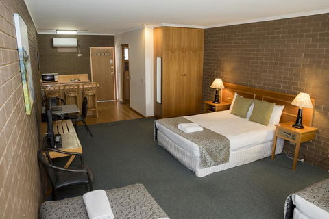 Barooga Country Inn Motel - Dalby Accommodation 2