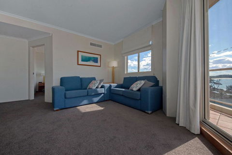 Barrington, 707/35-45 Shoal Bay Road - Dalby Accommodation 1