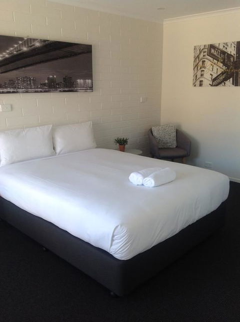 Bass And Flinders Motor Inn - Dalby Accommodation 0