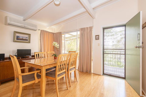 Batehaven Beach House - Dalby Accommodation 1