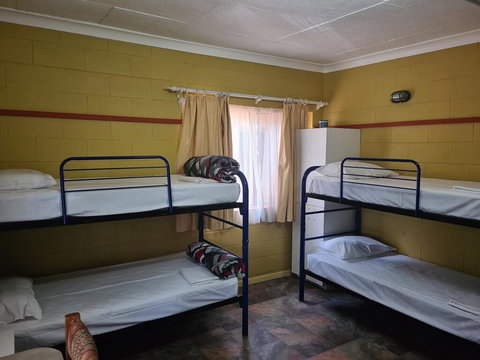 Bateman Bay Holiday Park & Batemans Bay YHA - Dalby Accommodation 2