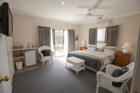Batemans Bay Manor - Bed And Breakfast - Dalby Accommodation 0