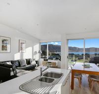 BAY VUE - top floor apartment amazing views - Dalby Accommodation
