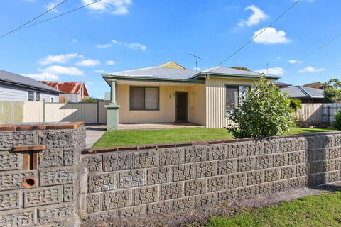 BAY YARD - Large Yard, Wifi, Family Friendly. - Dalby Accommodation 0