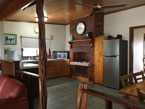 Bayview Boathouse - Dalby Accommodation 2