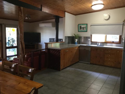 Bayview Boathouse - Dalby Accommodation 3