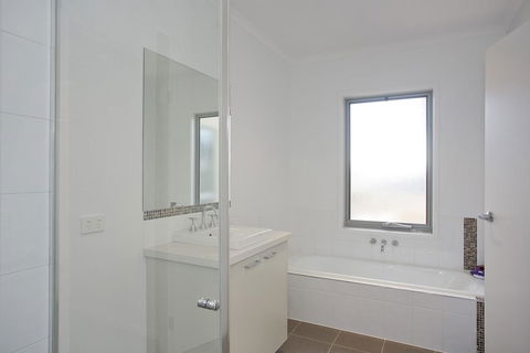 Beach & Golf Stays, Australia - Dalby Accommodation 2