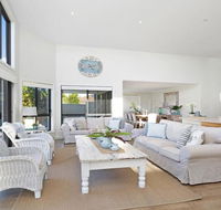 Beach 'Shac' on Parkway - Dalby Accommodation