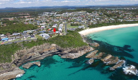 BEACH BREAK, 34 CLIFF ROAD - Dalby Accommodation 0
