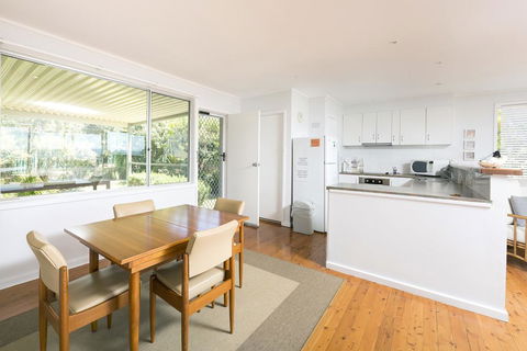 Beach Cottage, Forster - Dalby Accommodation 3