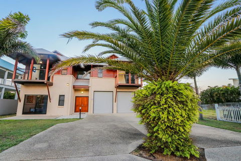 Beach Fansea - Dalby Accommodation 1