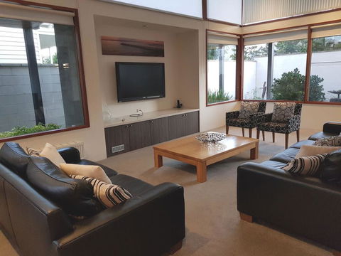 Beach Haven - Dalby Accommodation 2