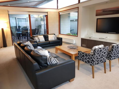 Beach Haven - Dalby Accommodation 0