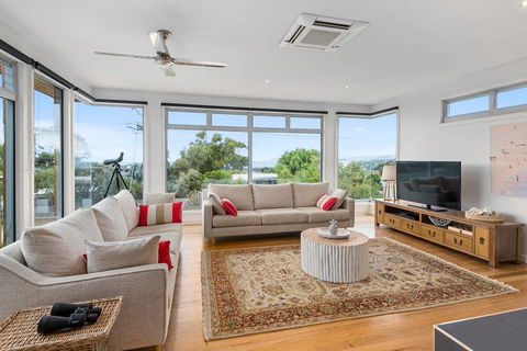 Beach Road Luxury With Ocean Views - Dalby Accommodation 0