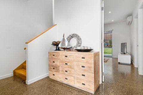Beach Road Luxury With Ocean Views - Dalby Accommodation 3